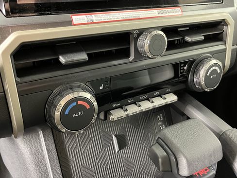 Used 2025 Toyota Tacoma TRD Sport image 18