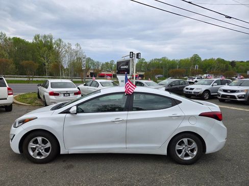 Used 2015 Hyundai Elantra SE FWD image 17