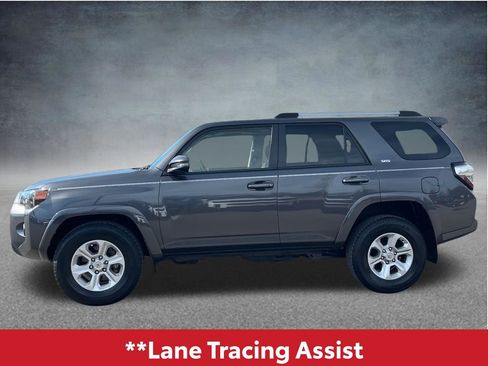Used 2022 Toyota 4Runner SR5 Premium w/ Moonroof Package RWD image 11