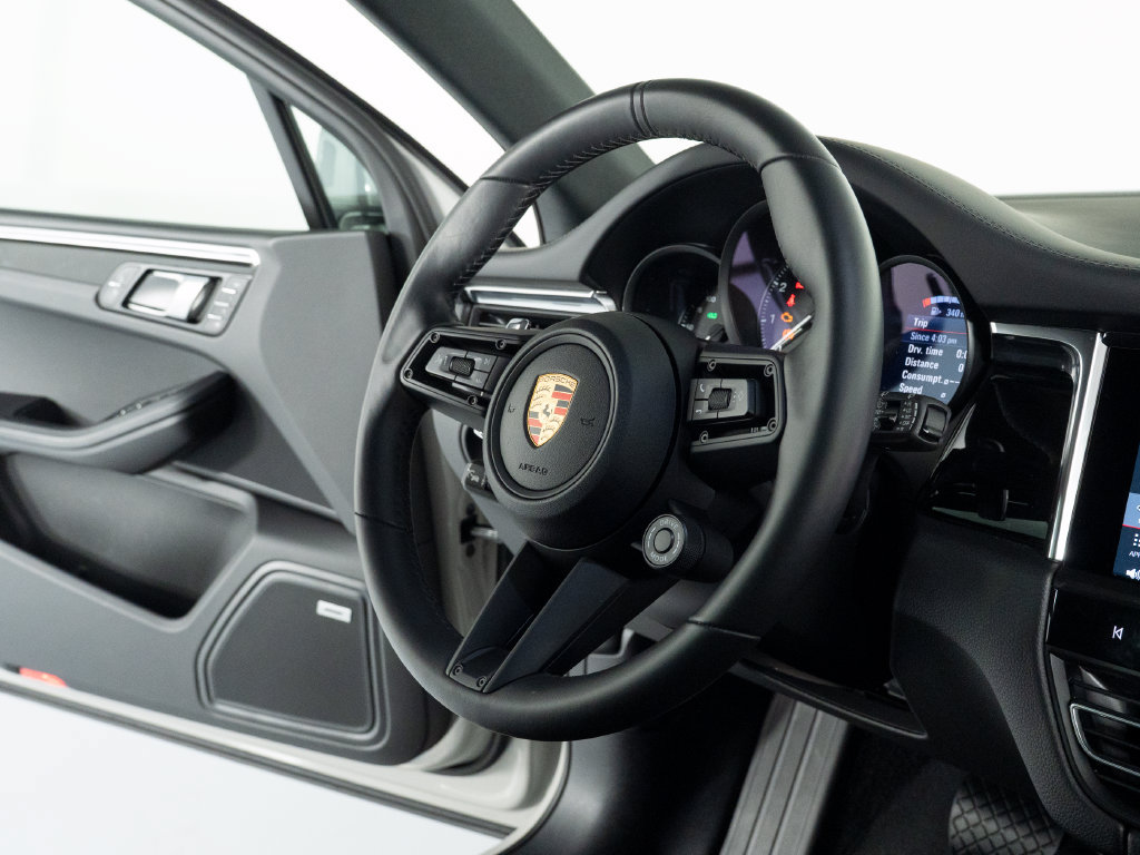 Certified 2026 Porsche Macan Turbo AWD/4WD image 40