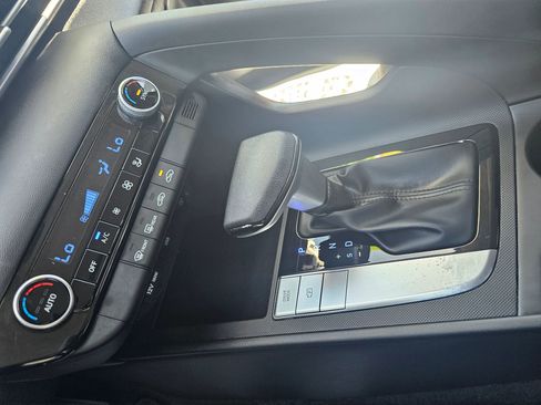 Used 2023 Hyundai Elantra SEL w/ Preferred Accessory Package FWD image 19