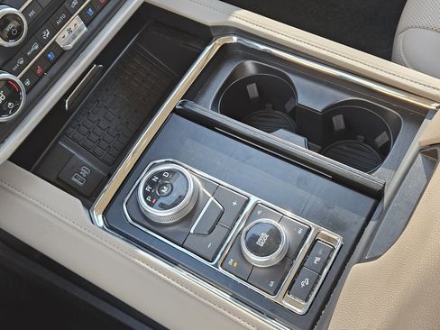 Used 2023 Ford Expedition XLT image 21