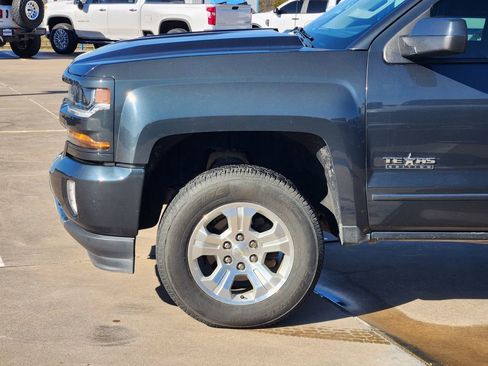 Used 2018 Chevrolet Silverado 1500 LT w/ Texas Edition image 9