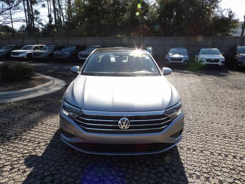 Used 2020 Volkswagen Jetta SE image 2