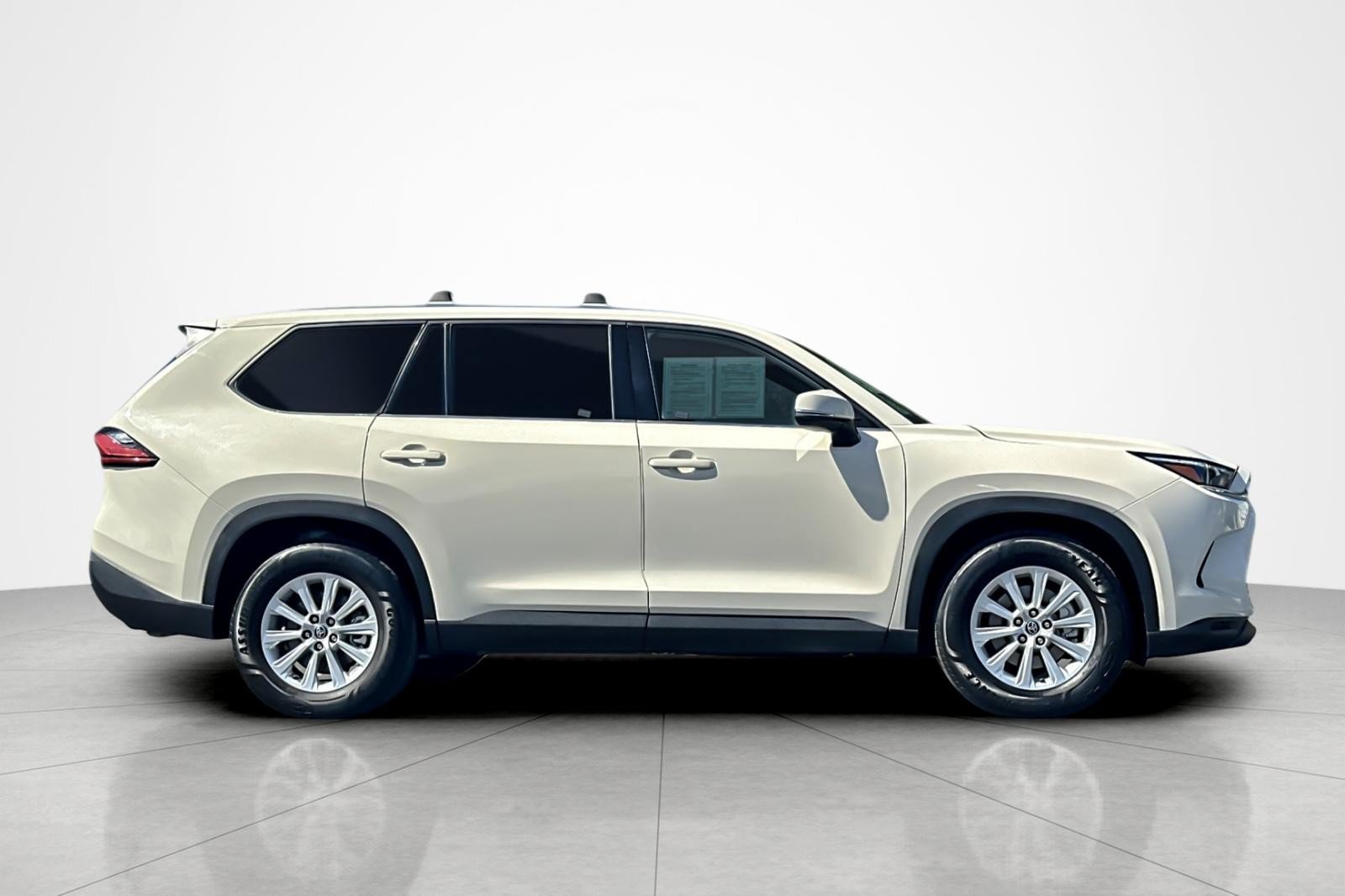 Certified 2024 Toyota Grand Highlander FWD image 6