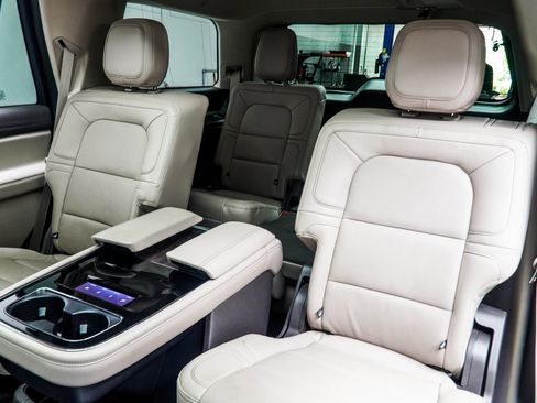 Used 2024 Lincoln Navigator Reserve w/ Monochromatic Package image 35