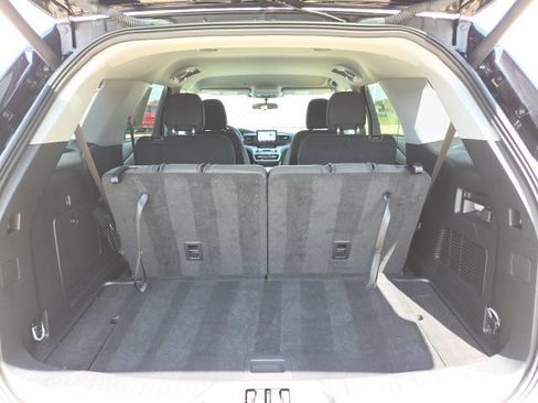 Used 2024 Ford Explorer XLT RWD image 23