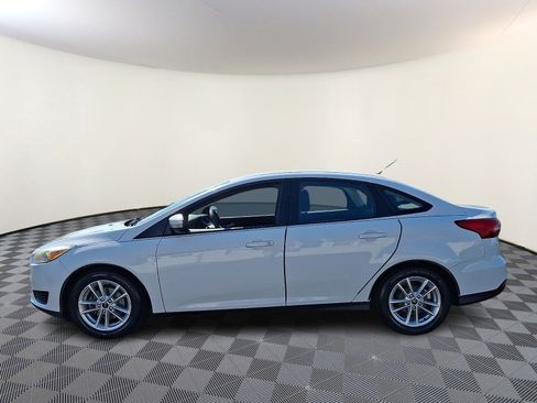 Used 2016 Ford Focus SE FWD image 4