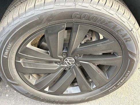 Used 2022 Volkswagen Atlas Cross Sport SE image 4