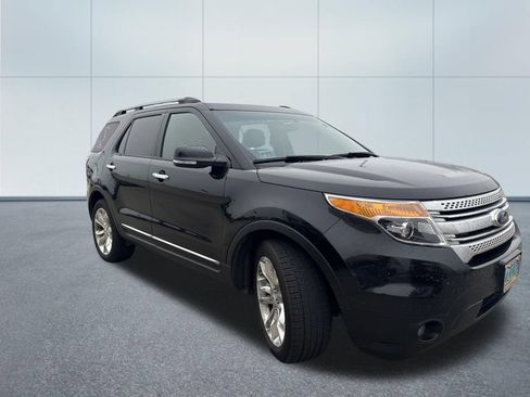 Used 2014 Ford Explorer XLT w/ Equipment Group 202A AWD/4WD image 3
