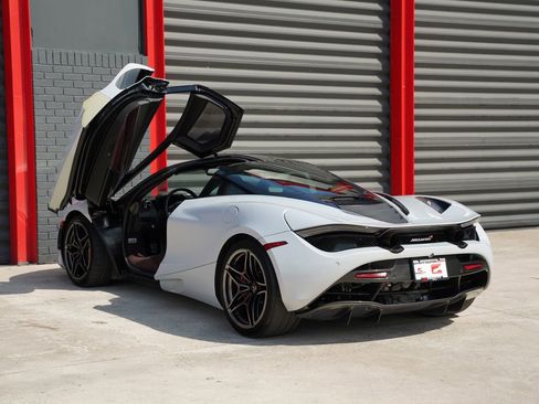 Used 2018 McLaren 720S RWD image 15