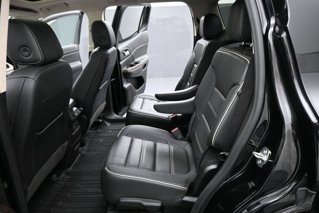 Used 2022 GMC Acadia Denali w/ Denali Ultimate Package AWD/4WD image 23