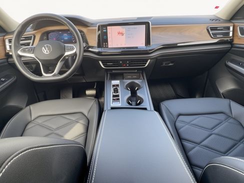 Certified 2026 Volkswagen Atlas SE FWD image 4