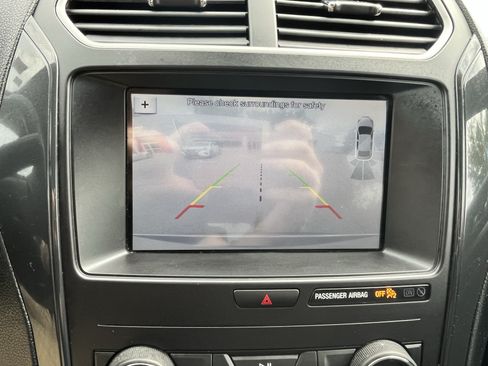 Used 2018 Ford Explorer XLT w/ Equipment Group 201A AWD/4WD image 24