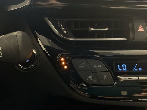 Used 2018 Toyota C-HR XLE FWD image 3