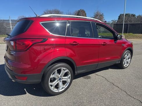 Used 2019 Ford Escape Titanium image 3