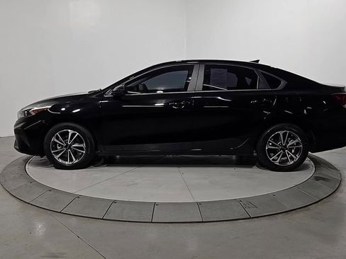Used 2022 Kia Forte LXS image 2