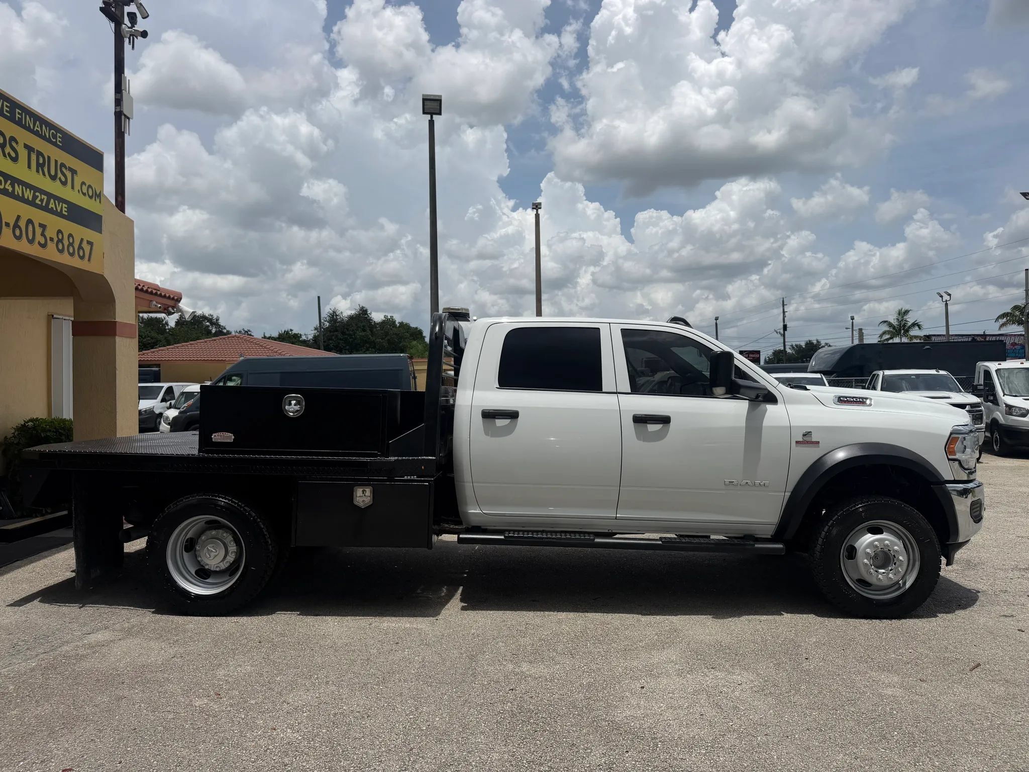 Used 2022 RAM 5500 4x4 Crew Cab Tradesman w/ Chrome Appearance Group image 6