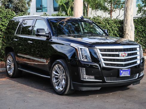 Used 2020 Cadillac Escalade Premium Luxury AWD/4WD image 3