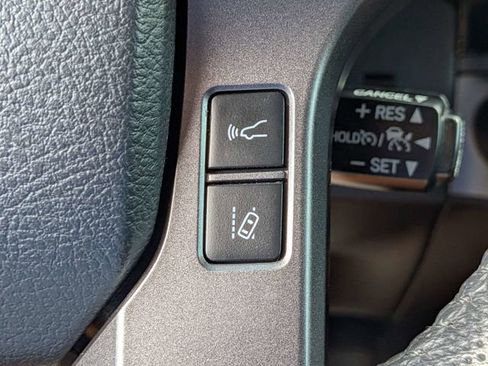 Used 2018 Toyota Tacoma TRD Off-Road AWD/4WD image 26