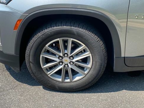 Used 2023 Chevrolet Traverse LT FWD image 6