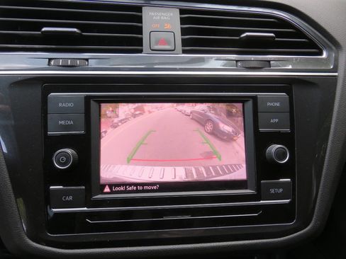 Used 2019 Volkswagen Tiguan S image 17