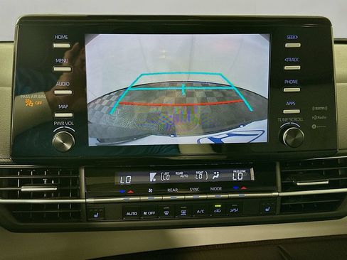 Used 2023 Toyota Sienna XLE FWD image 13