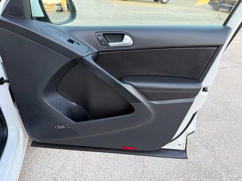 Used 2014 Volkswagen Tiguan SEL image 22