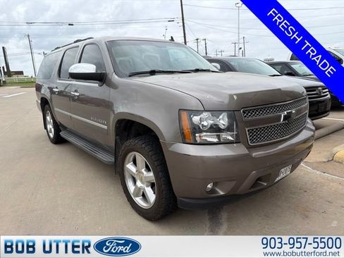 Used 2013 Chevrolet Suburban LTZ RWD image 3