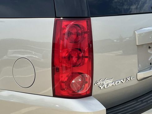 Used 2014 GMC Yukon XL SLT RWD image 7