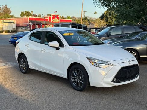 Used 2019 Toyota Yaris LE FWD image 2