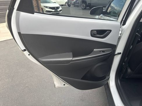 Used 2019 Hyundai Kona SEL w/ SEL Tech Package 02 FWD image 16