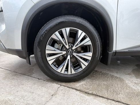 Used 2023 Nissan Rogue SV image 12