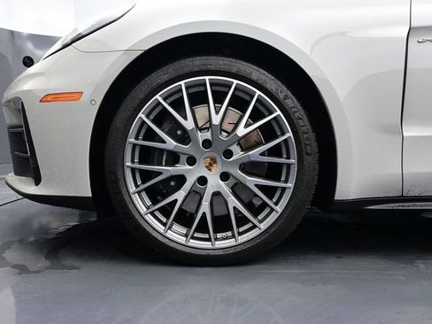 Certified 2025 Porsche Panamera 4 AWD/4WD image 6