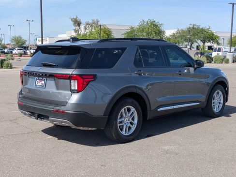 Used 2025 Ford Explorer Active w/ Active Comfort Package RWD image 5
