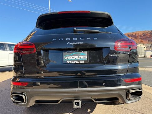 Used 2018 Porsche Cayenne Platinum Edition w/ Premium Package image 26
