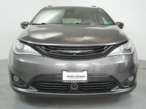 Used 2019 Chrysler Pacifica Limited w/ Advanced Safetytec Group image 2