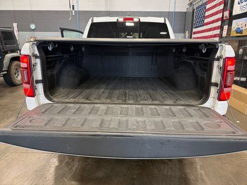 Used 2019 RAM 1500 Laramie AWD/4WD image 18