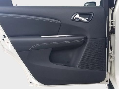 Used 2015 Dodge Journey Crossroad w/ Flexible Seating Group FWD image 11