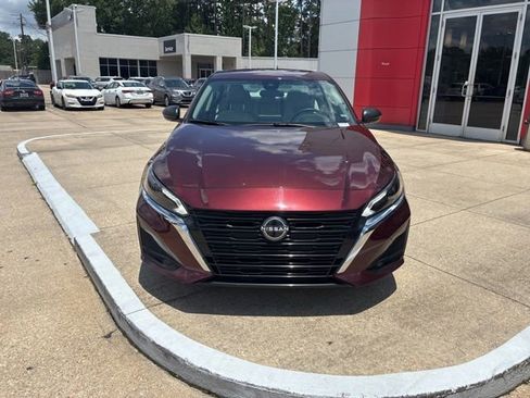 Used 2025 Nissan Altima 2.5 SV FWD image 2