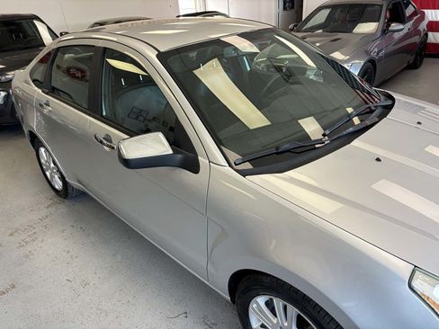 Used 2010 Ford Focus SEL FWD image 4