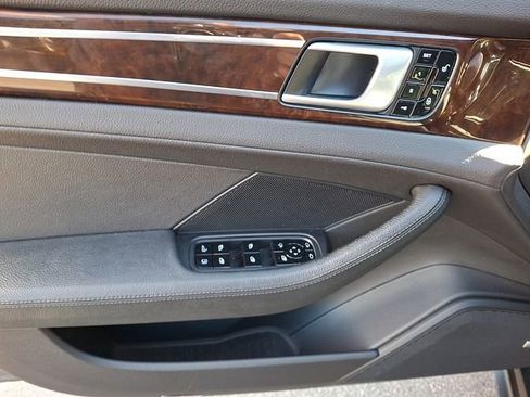 Used 2018 Porsche Panamera 4 image 16
