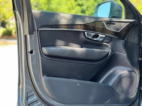 Used 2018 Volvo XC90 T6 Momentum w/ Momentum Plus Package AWD/4WD image 10