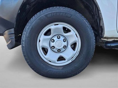 Used 2016 Toyota Tacoma SR image 24