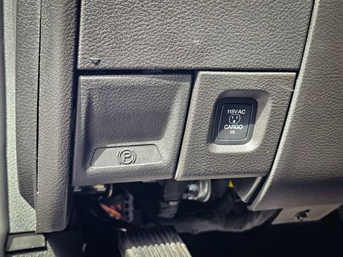 Certified 2025 RAM 2500 Limited AWD/4WD image 16