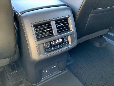 Certified 2023 Volkswagen Atlas SE FWD image 32