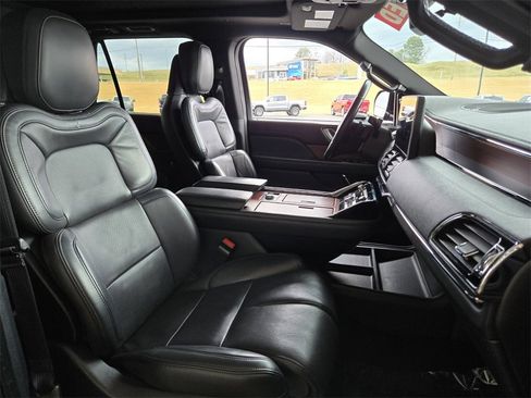 Used 2024 Lincoln Navigator Reserve image 23