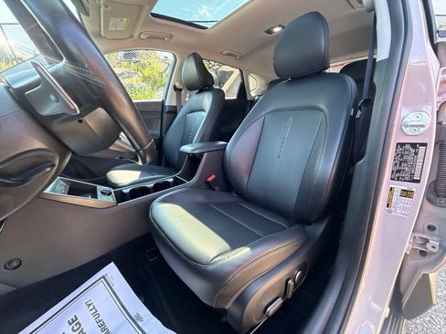 Certified 2025 Hyundai Kona Limited AWD/4WD image 15