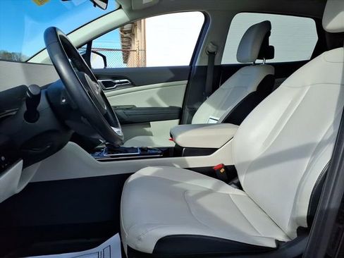 Used 2024 Kia Sportage EX image 16