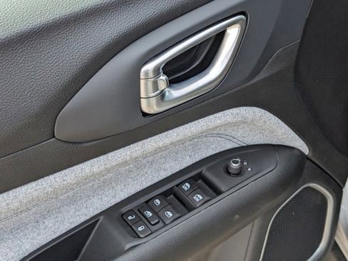 New 2023 Jeep Compass Sport image 12